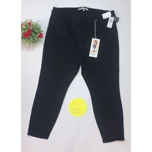 NWT 22 Celebrity Pink Black Skinny Push-Up Jeans